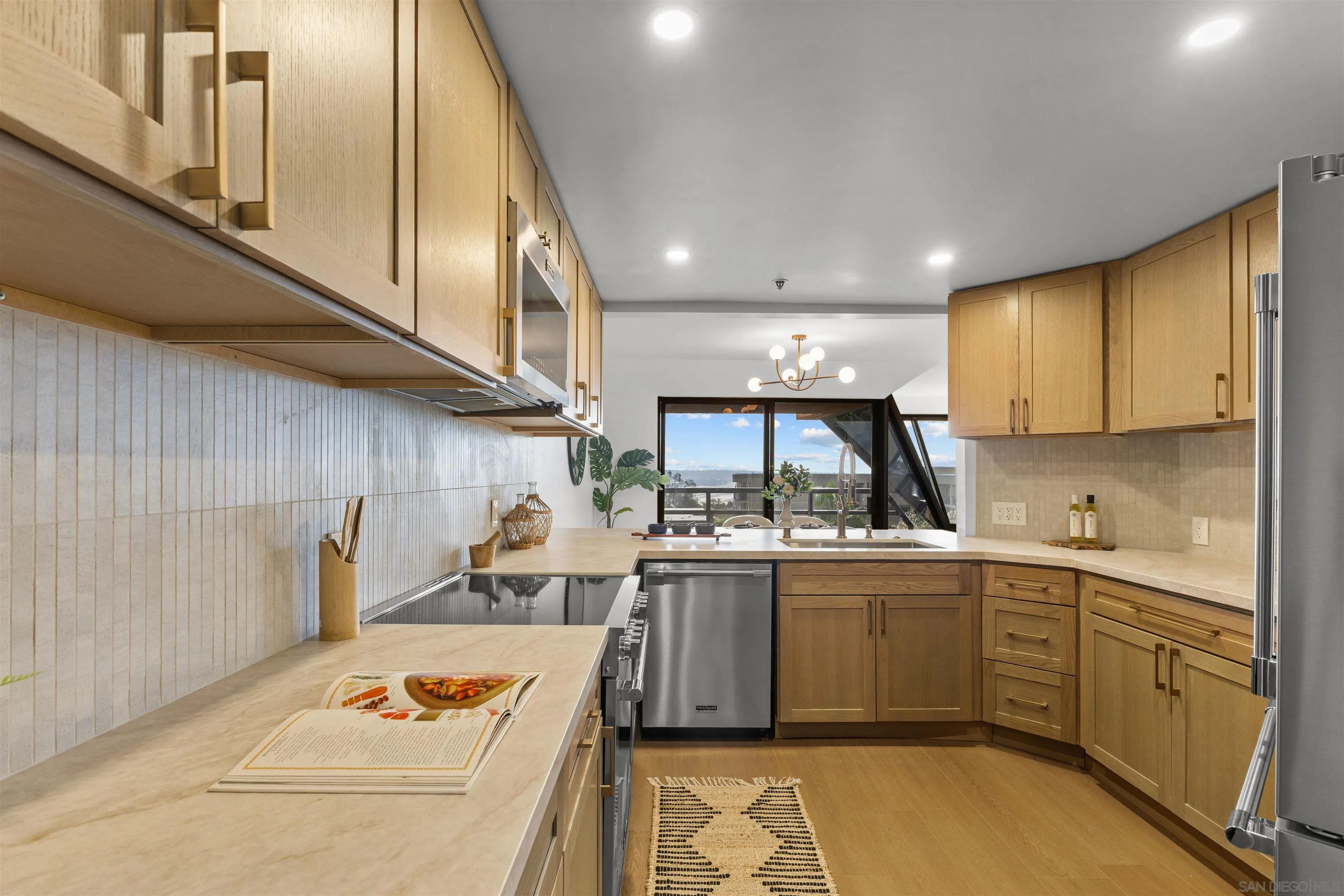 230 W Laurel St Unit 502