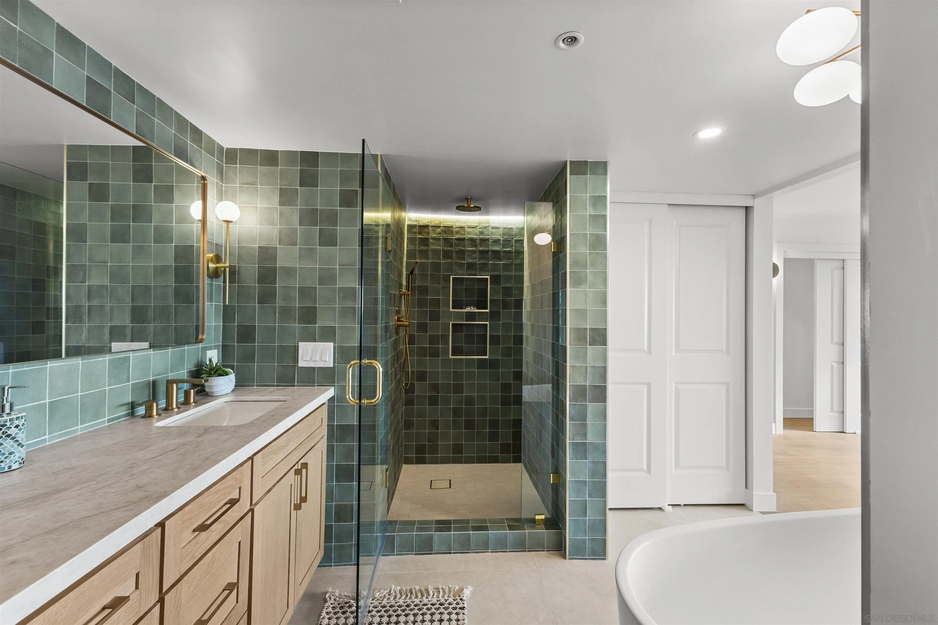 230 W Laurel St Unit 502
