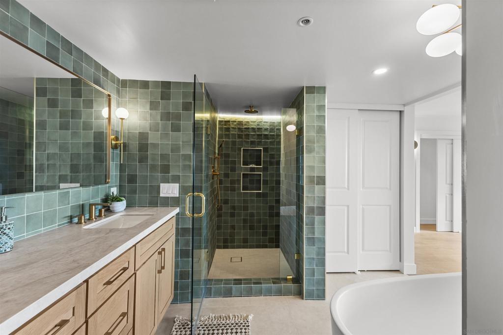 230 W Laurel St 502