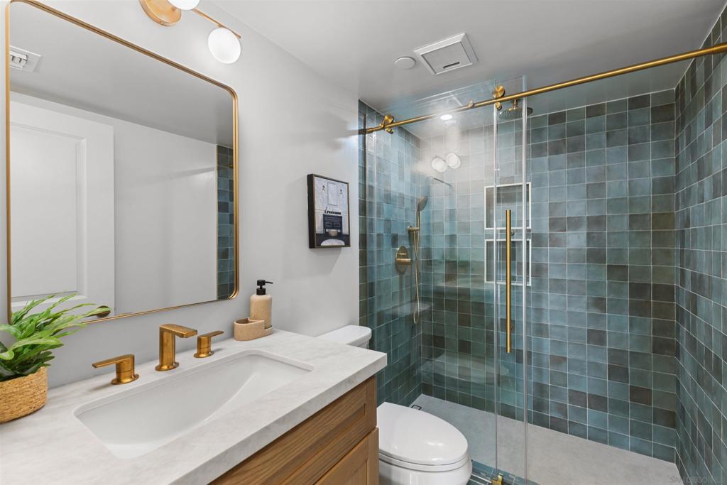 230 W Laurel St 502