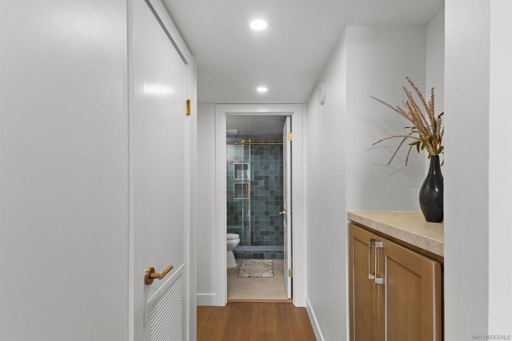 230 W Laurel St 502
