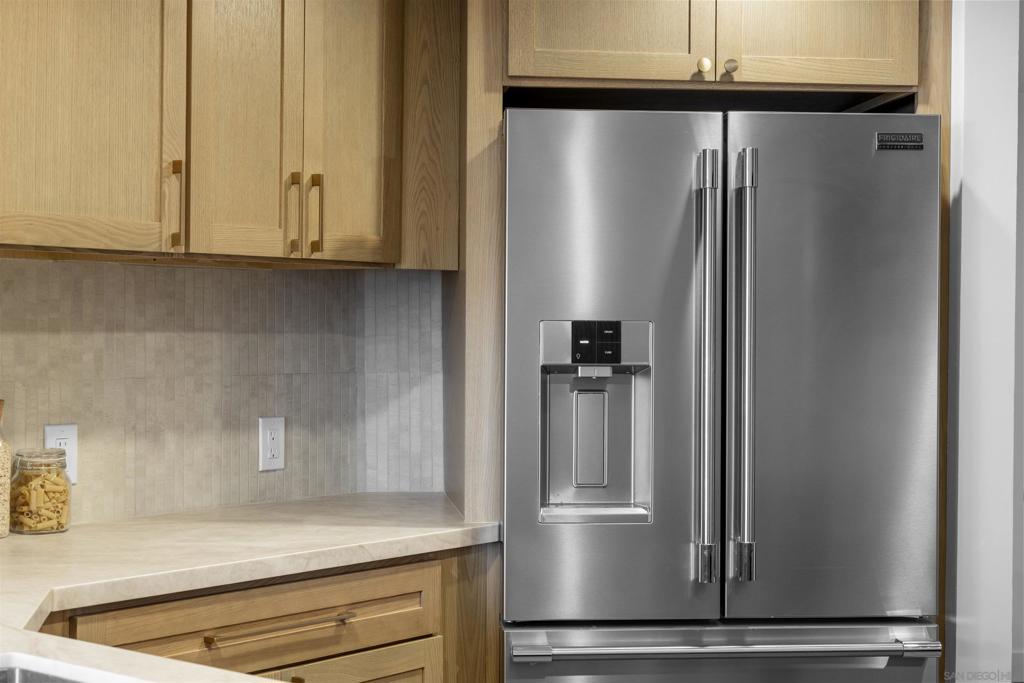 230 W Laurel St 502