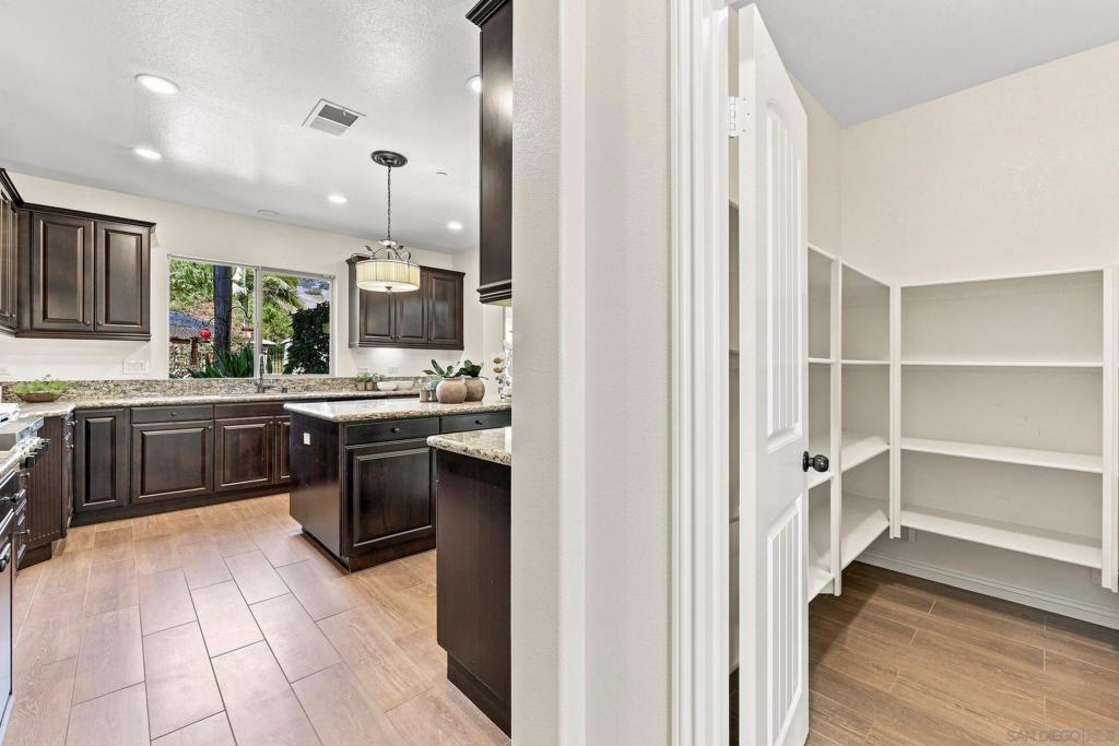 3051 Vineyard Way
