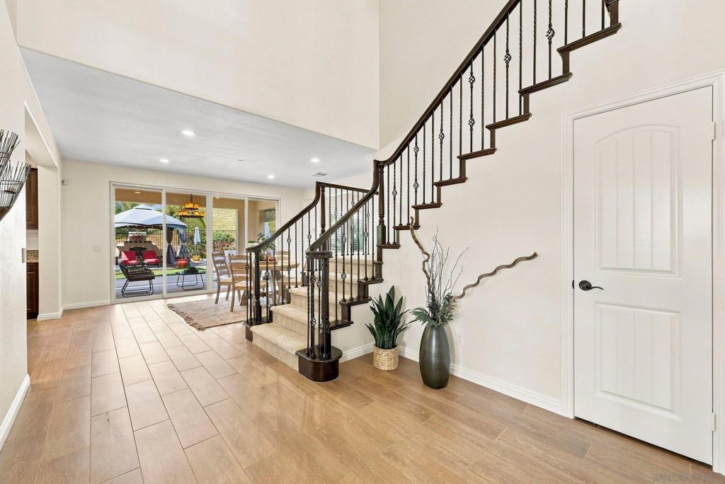 3051 Vineyard Way
