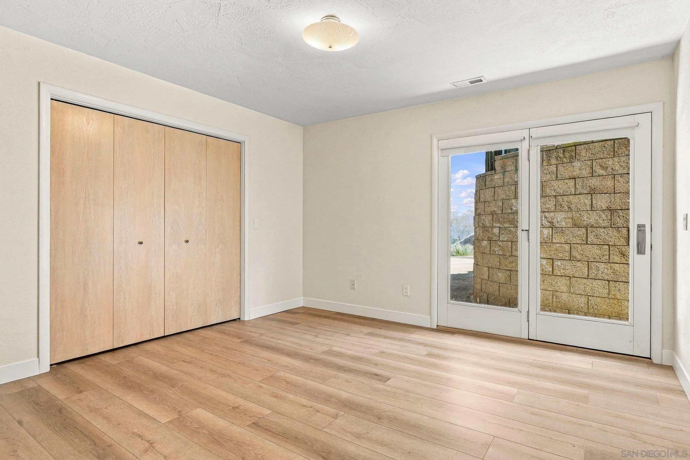 16541 Highland Valley Rd