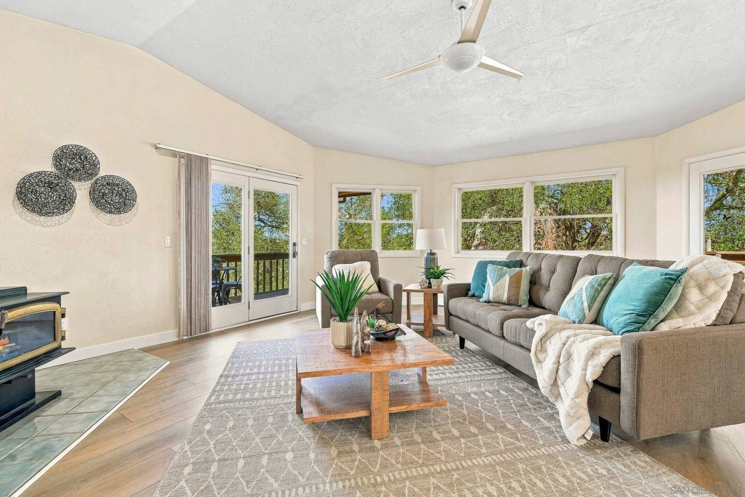 16541 Highland Valley Rd