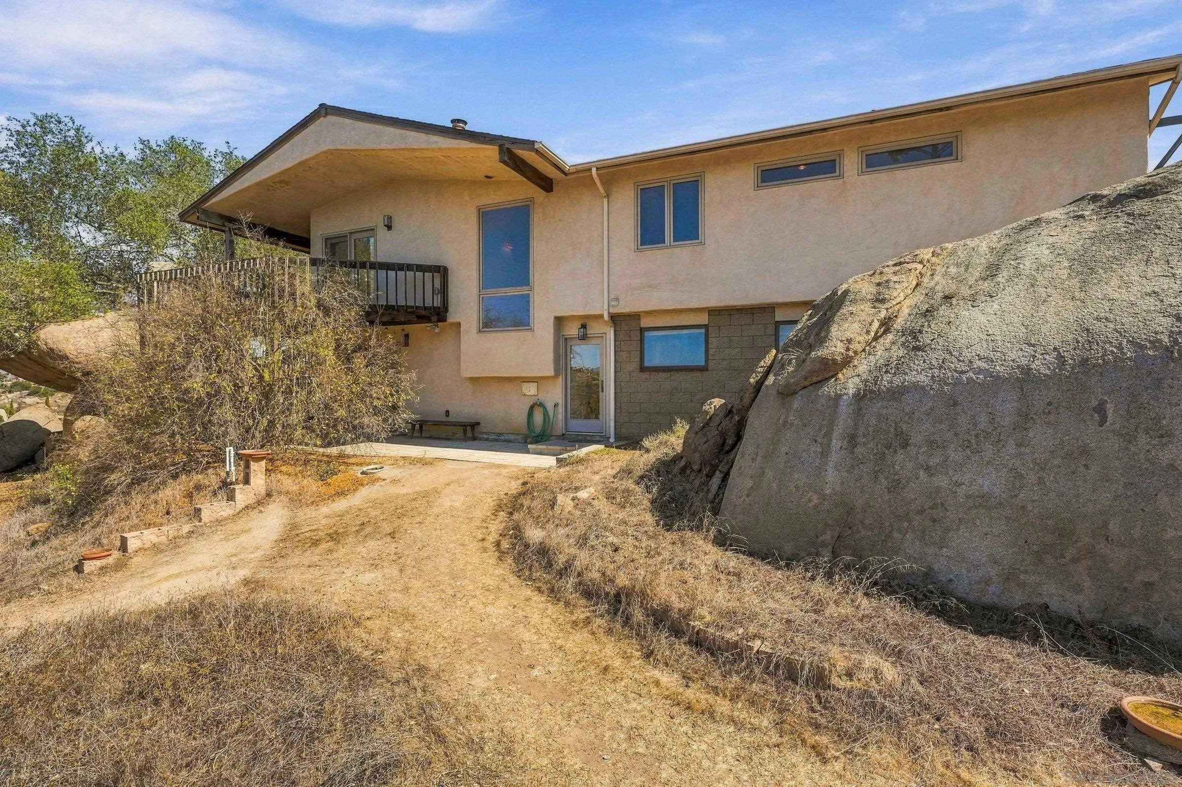16541 Highland Valley Rd