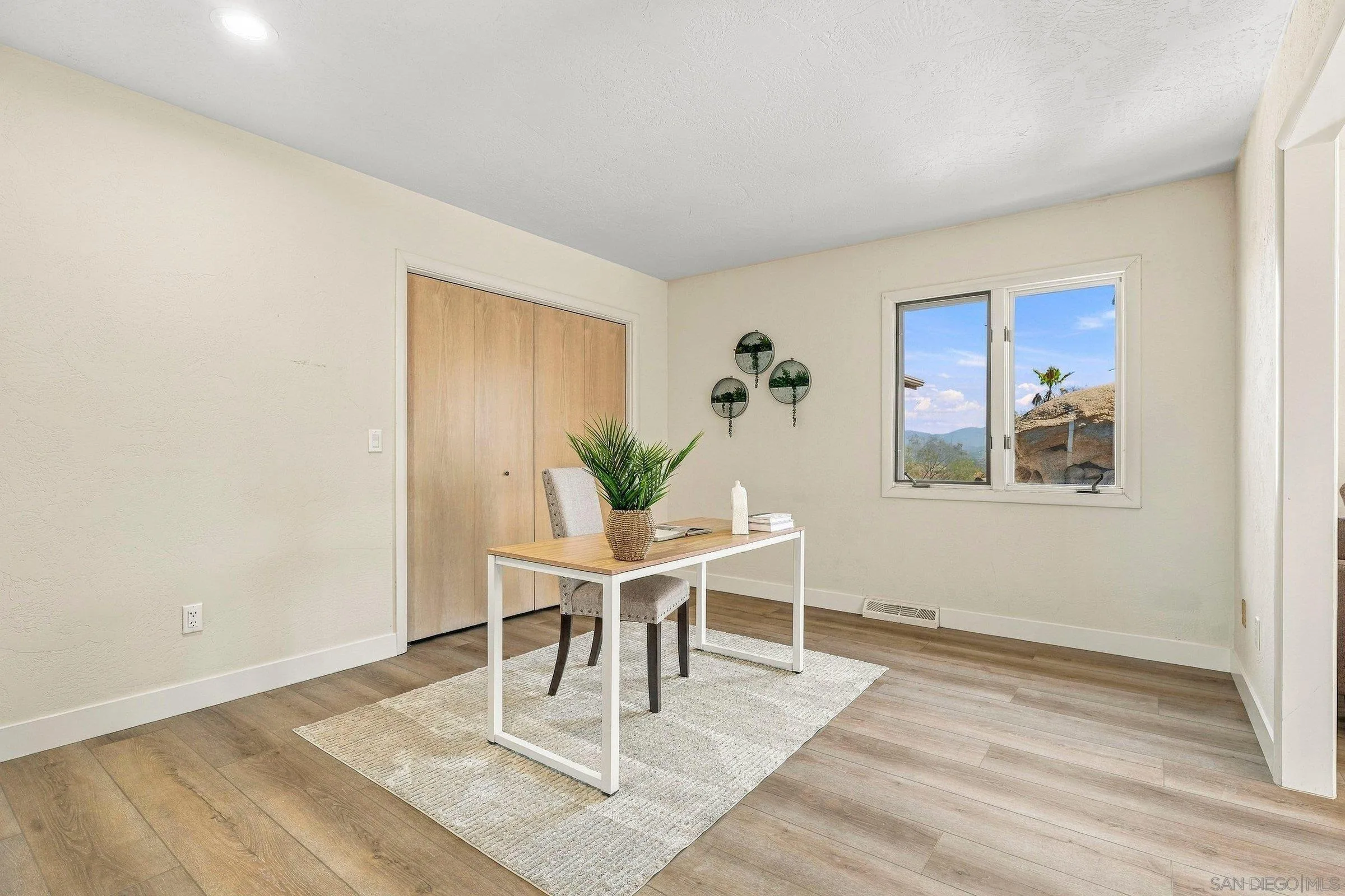 16541 Highland Valley Rd