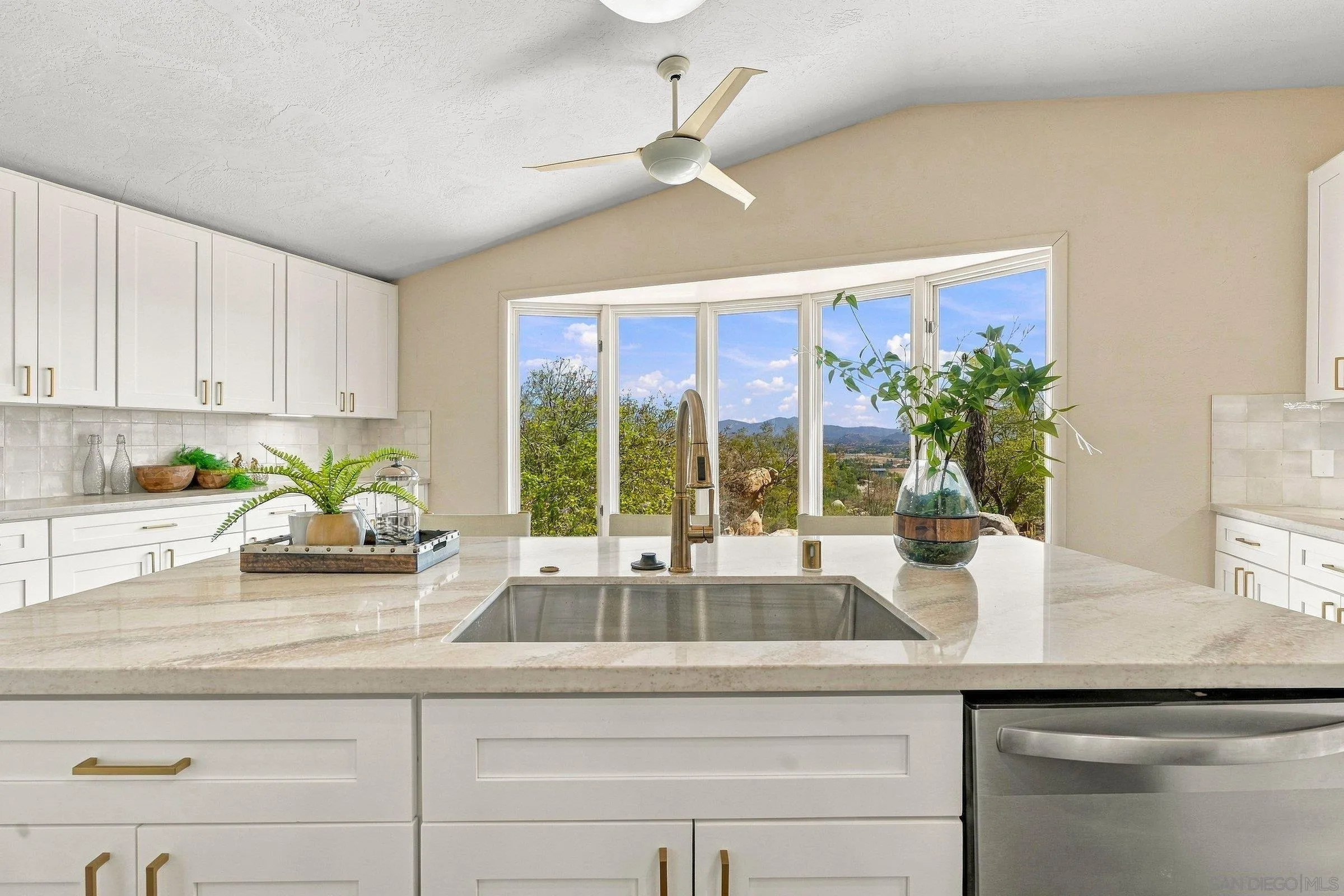 16541 Highland Valley Rd