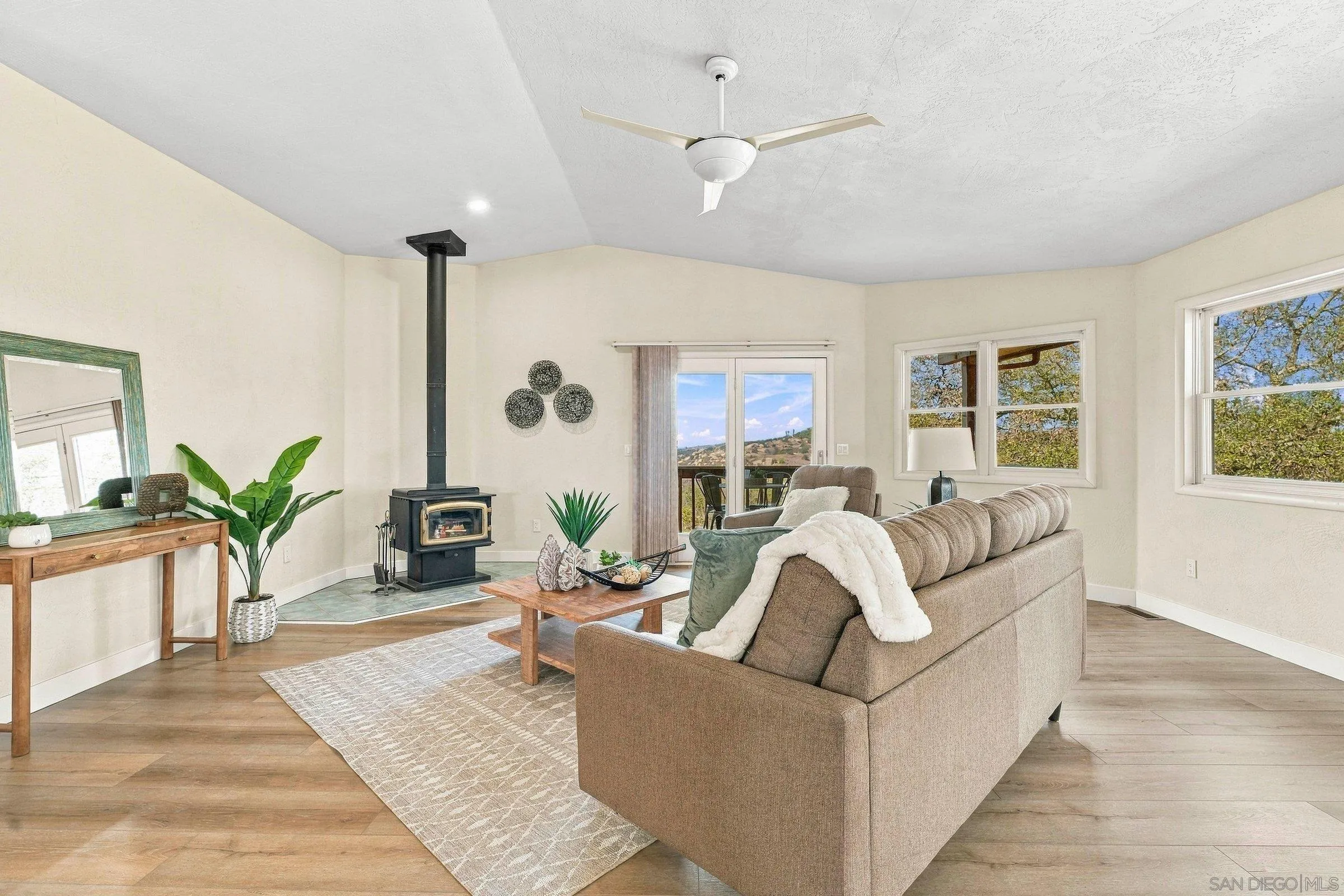 16541 Highland Valley Rd