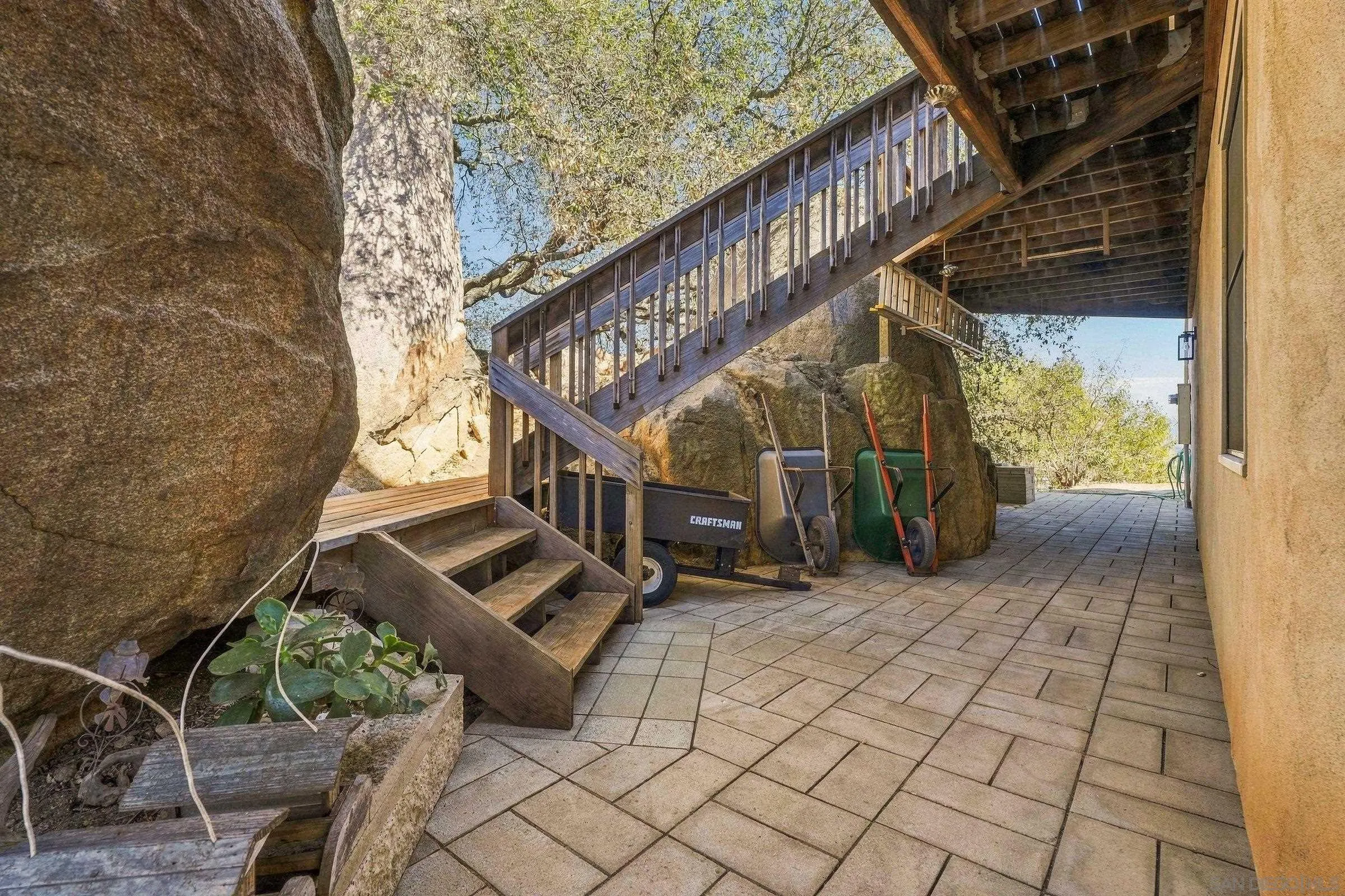 16541 Highland Valley Rd