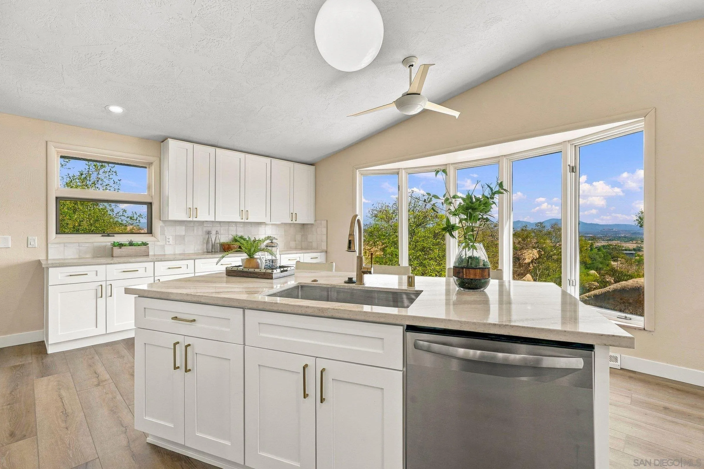 16541 Highland Valley Rd