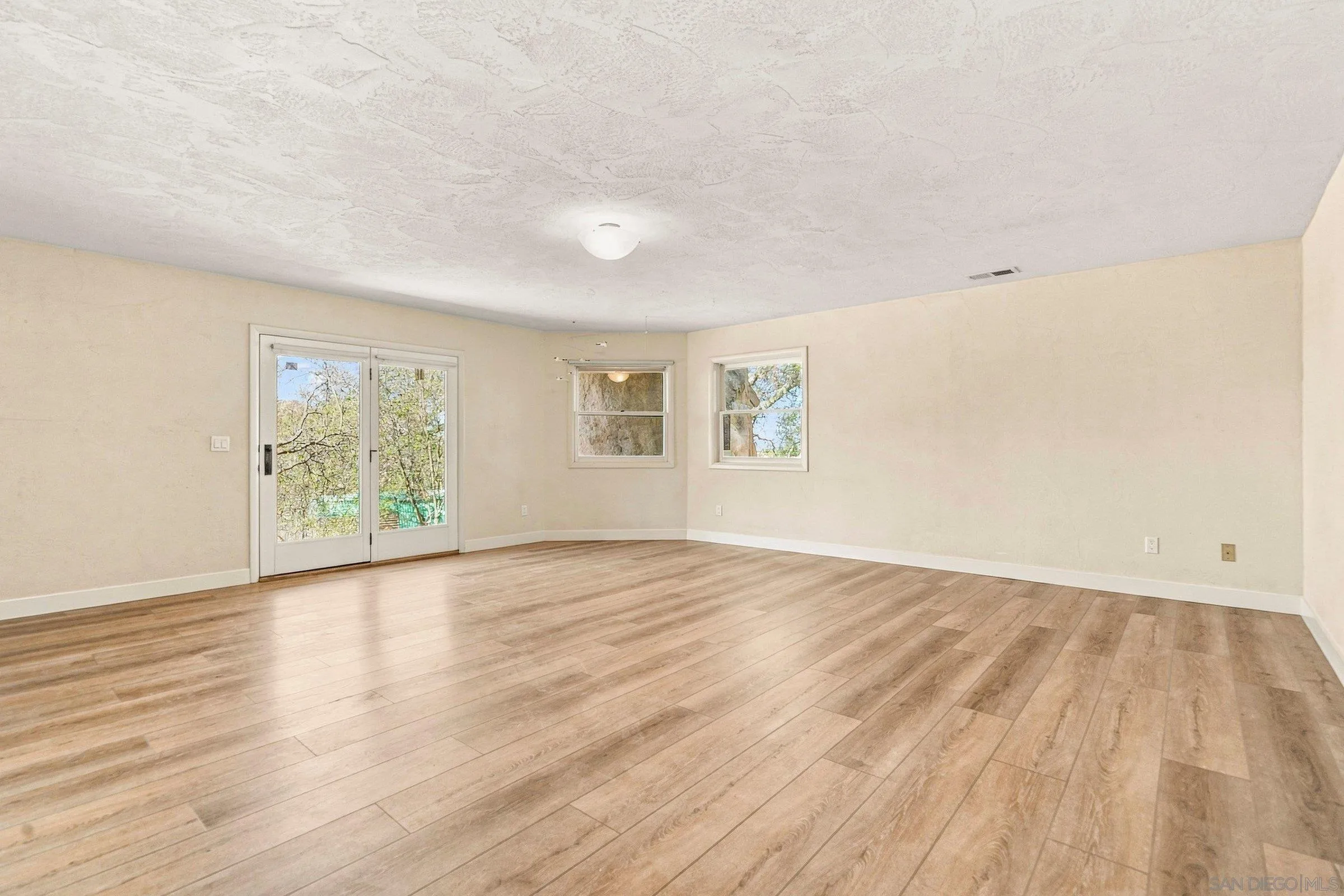 16541 Highland Valley Rd