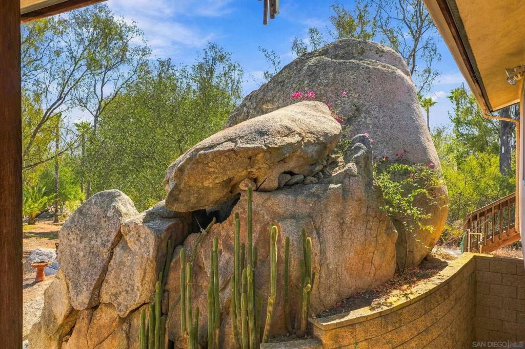 16541 Highland Valley Rd