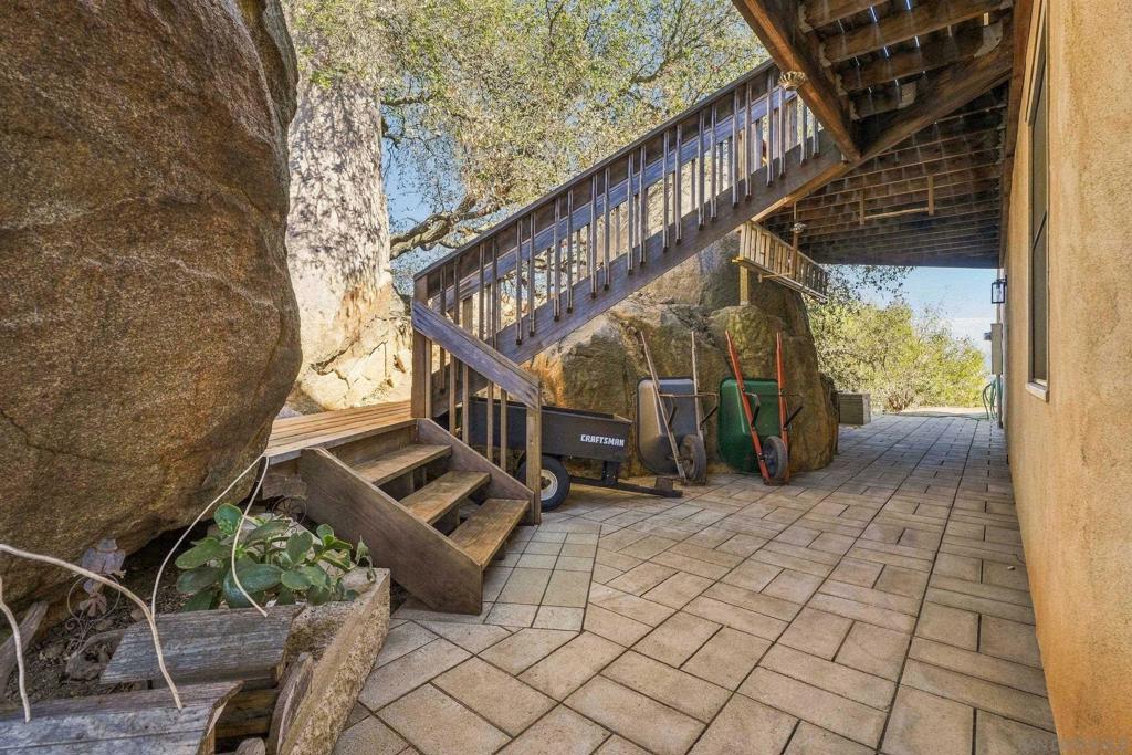 16541 Highland Valley Rd