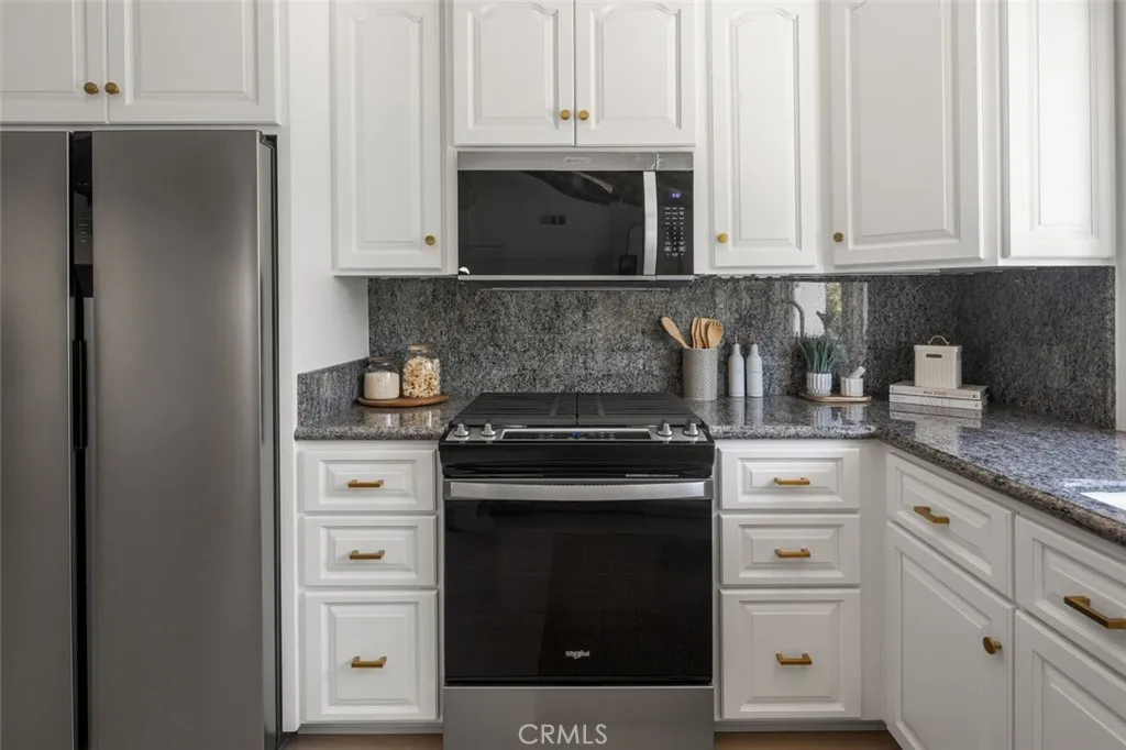 1537 W Laster Avenue