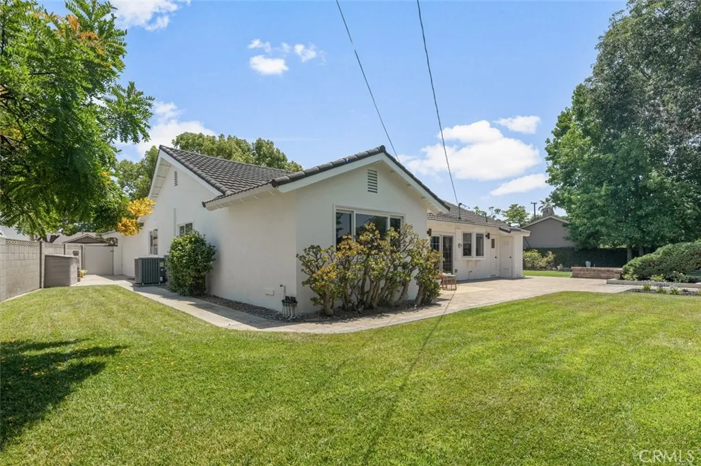 1537 W Laster Avenue