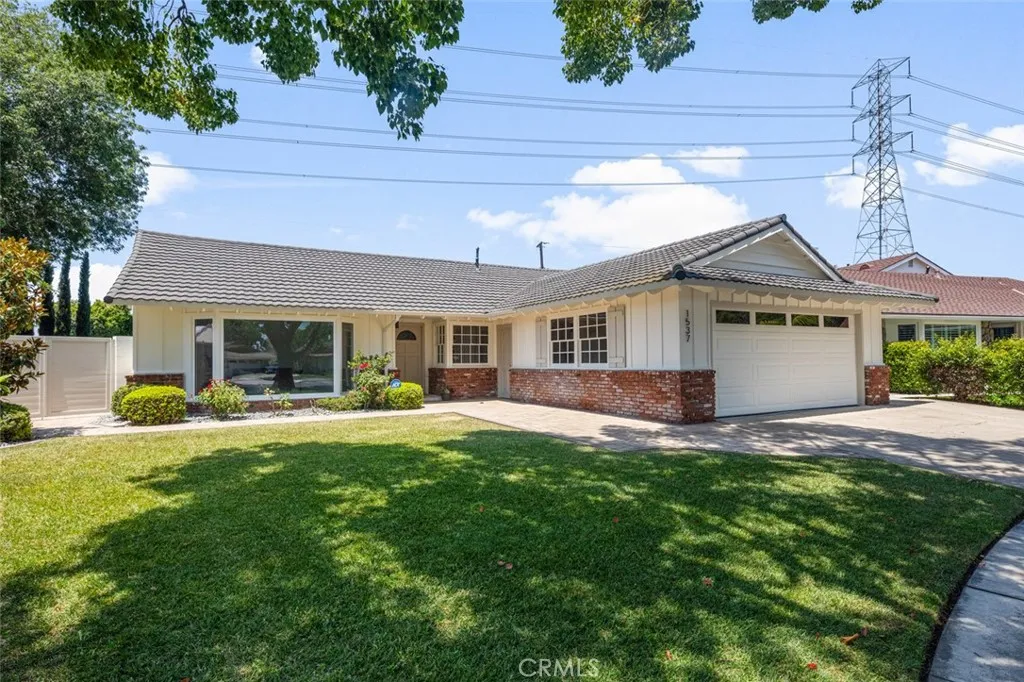 1537 W Laster Avenue