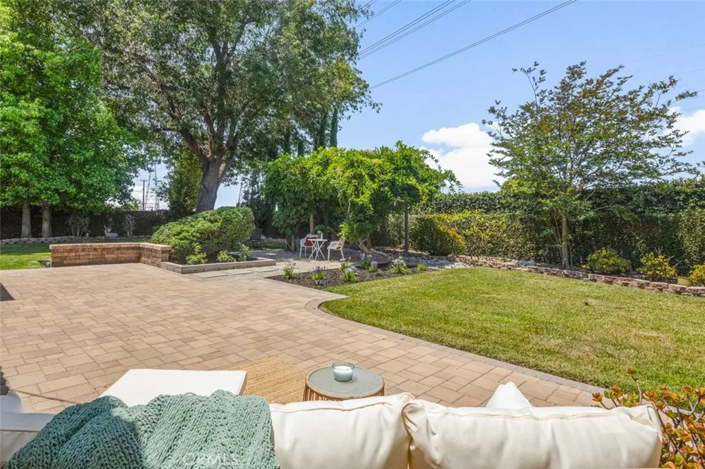 1537 W Laster Avenue