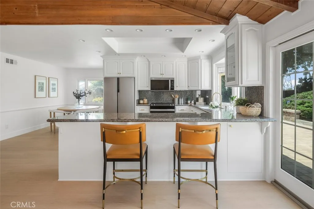 1537 W Laster Avenue