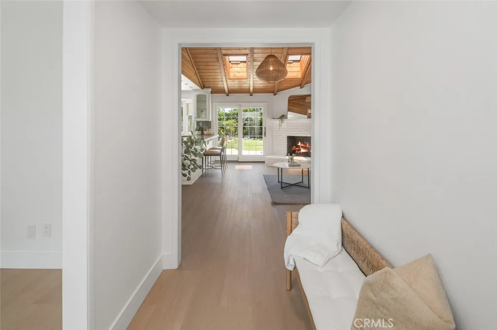 1537 W Laster Avenue