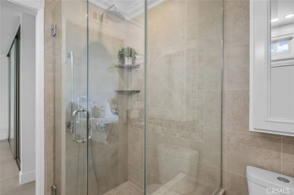 1537 W Laster Avenue