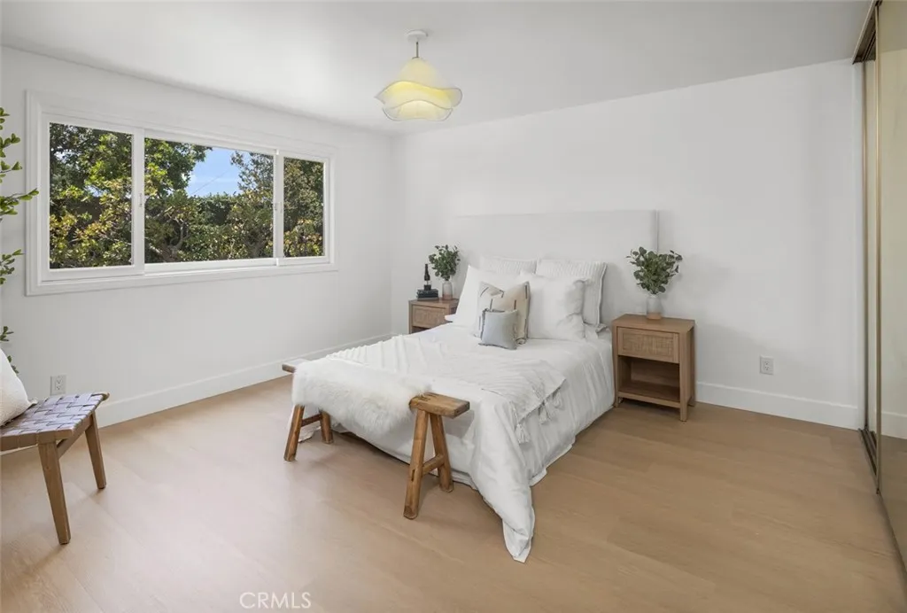 1537 W Laster Avenue