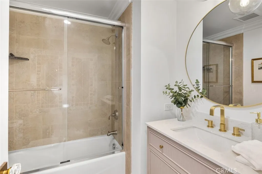 1537 W Laster Avenue