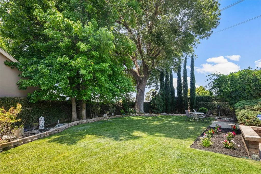 1537 W Laster Avenue
