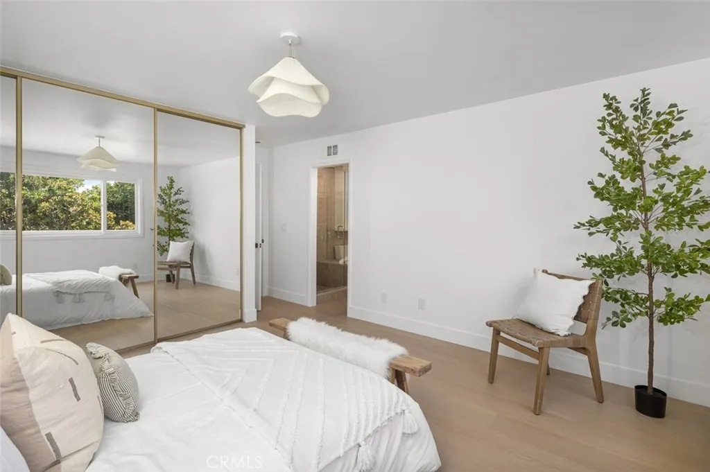 1537 W Laster Avenue