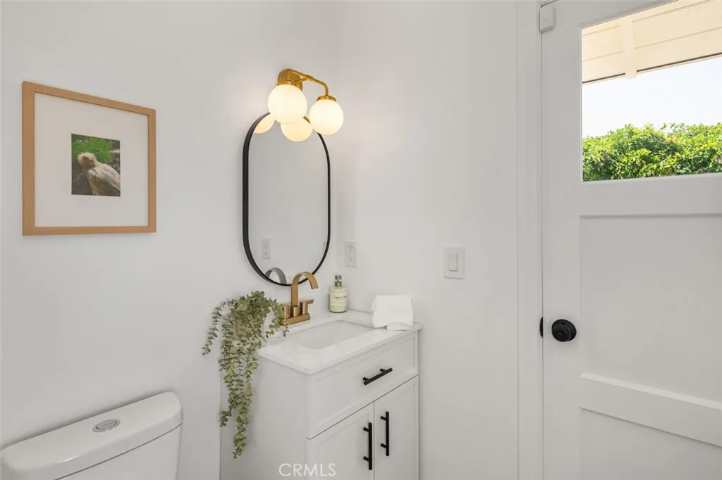 1537 W Laster Avenue