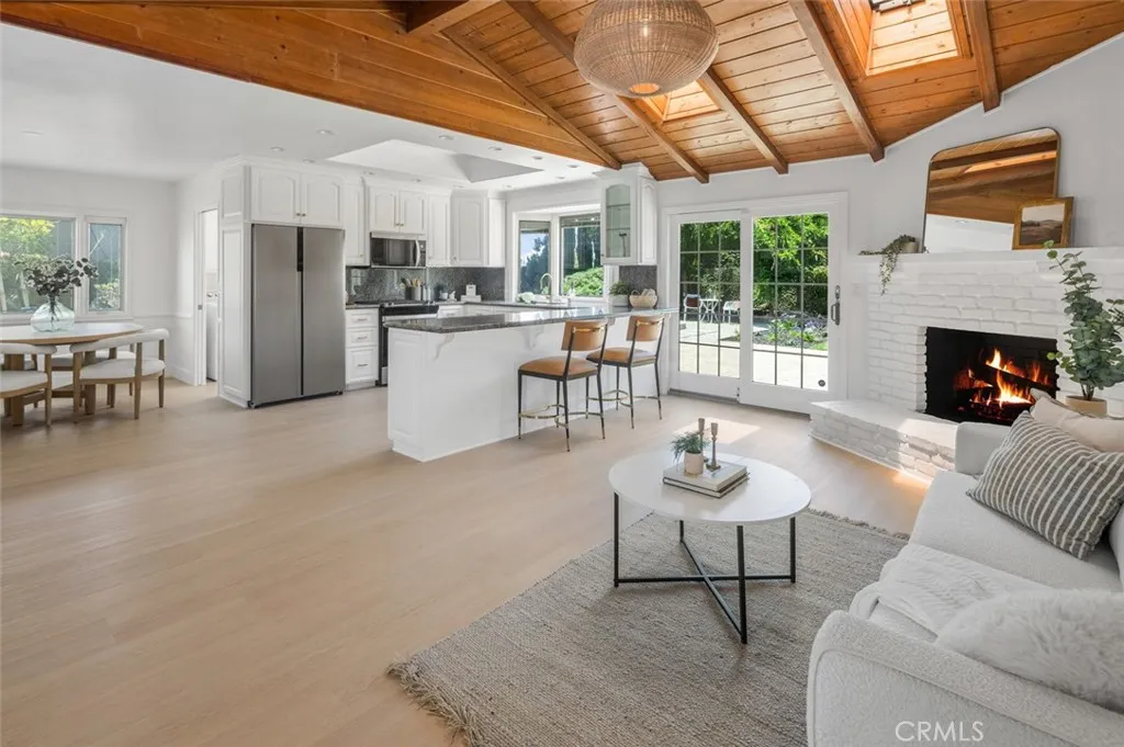 1537 W Laster Avenue