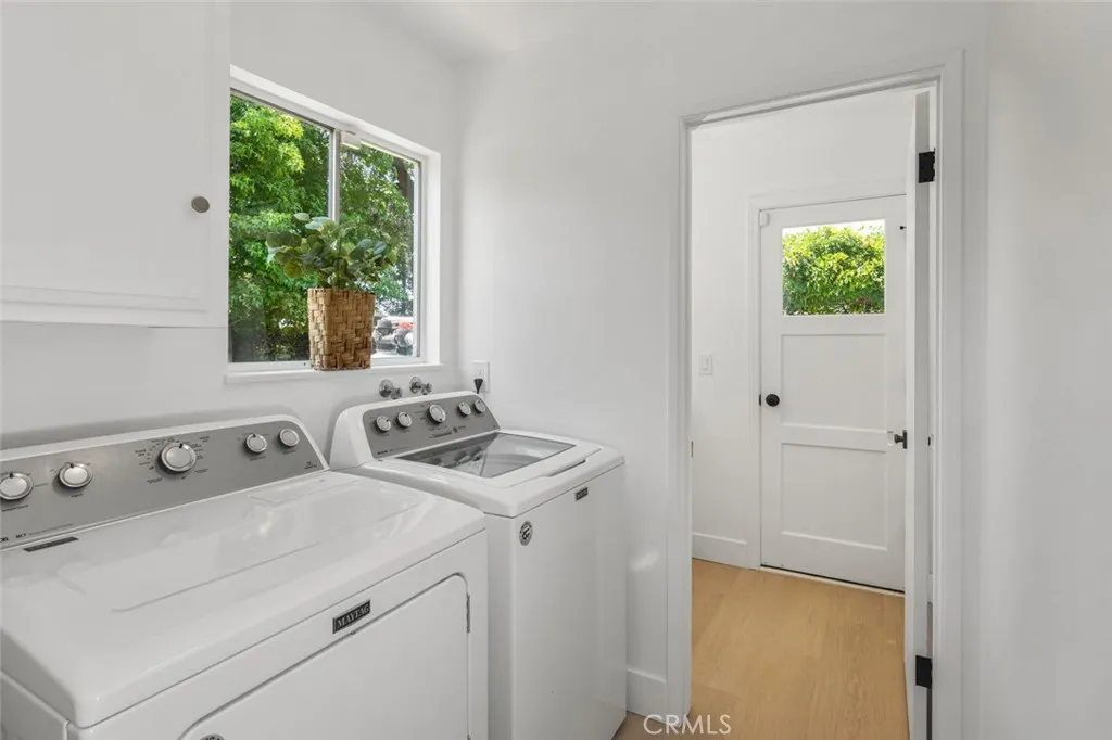 1537 W Laster Avenue