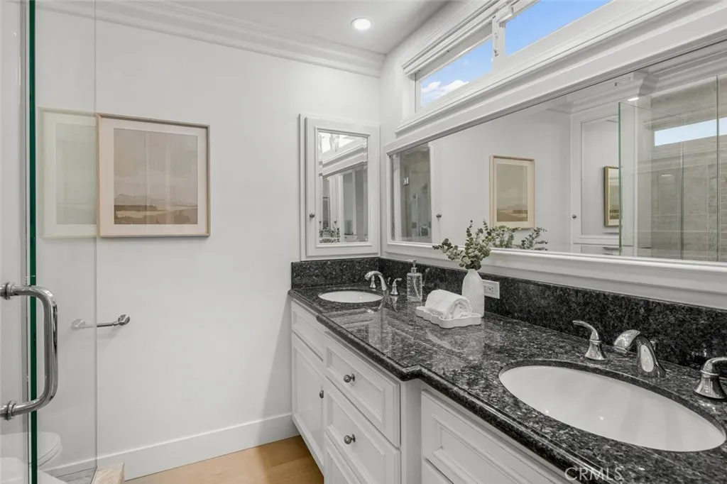 1537 W Laster Avenue