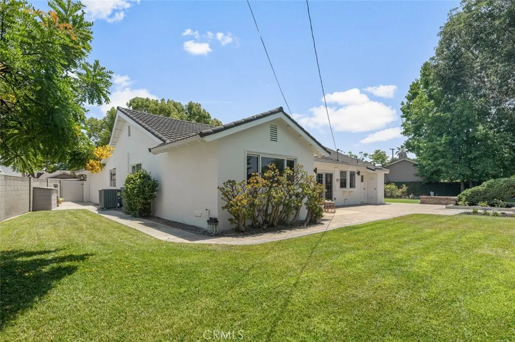 1537 W Laster Avenue