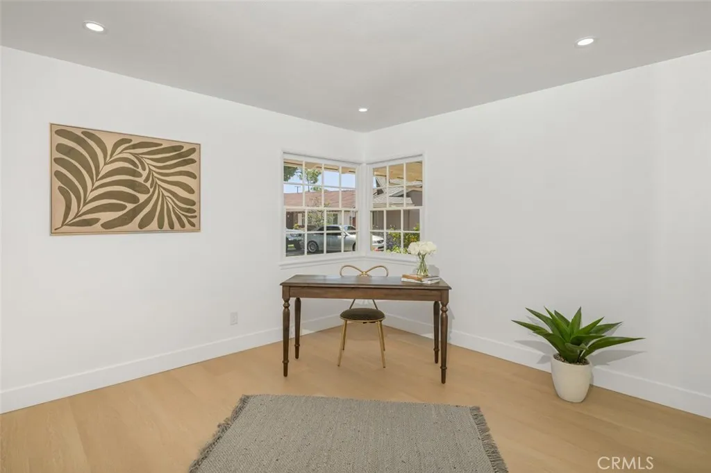 1537 W Laster Avenue