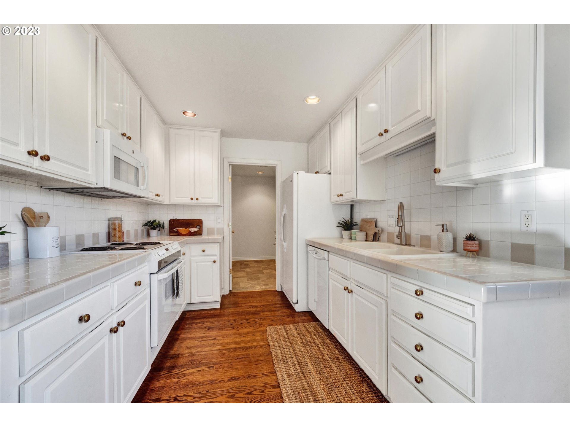 15714 NW CLUBHOUSE DR