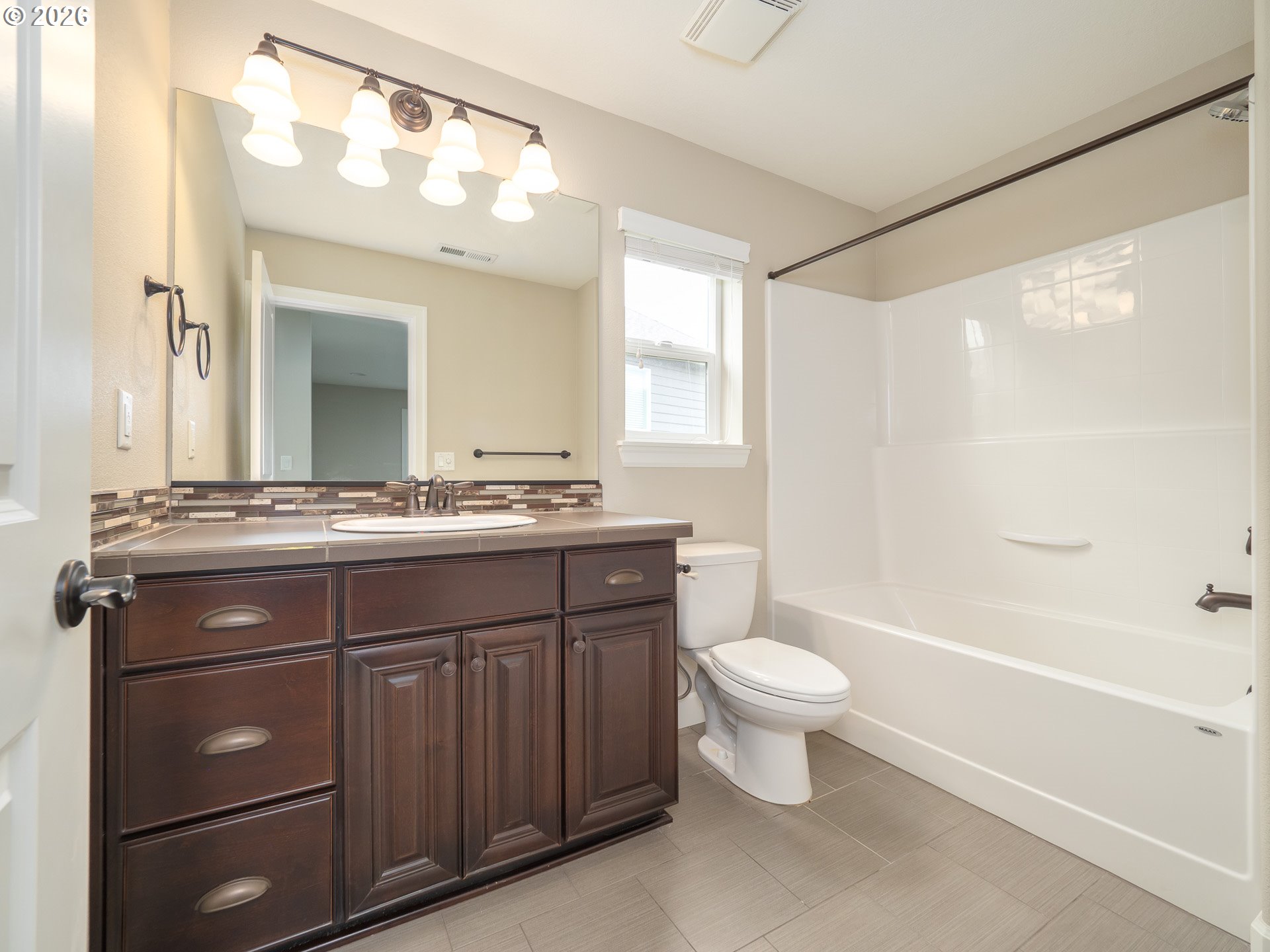 5818 NW BANNISTER DR