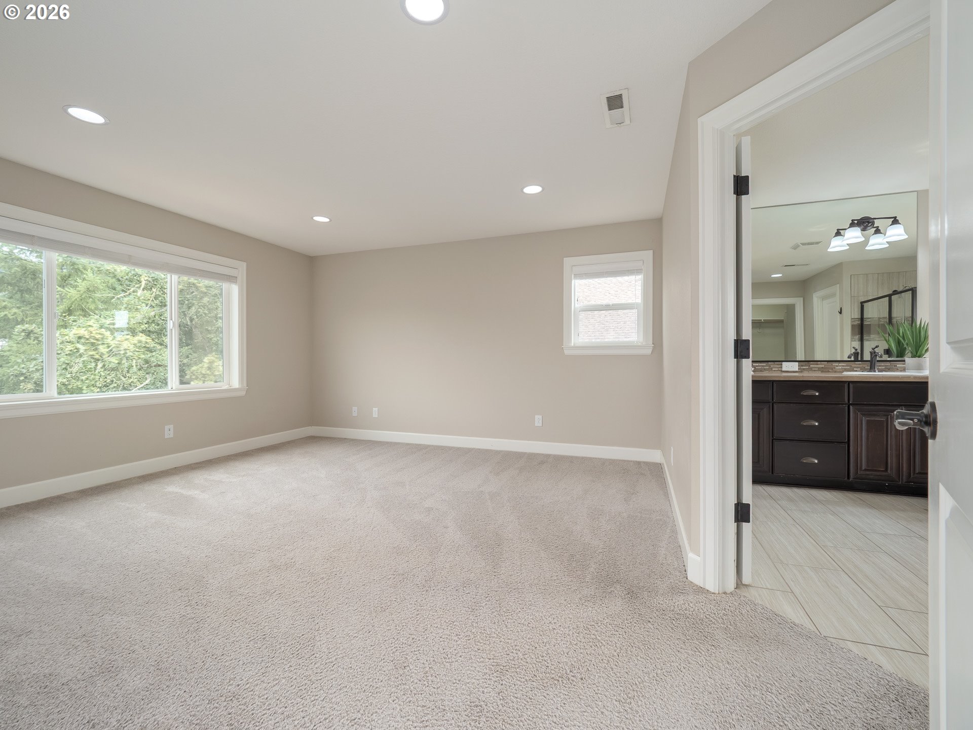 5818 NW BANNISTER DR