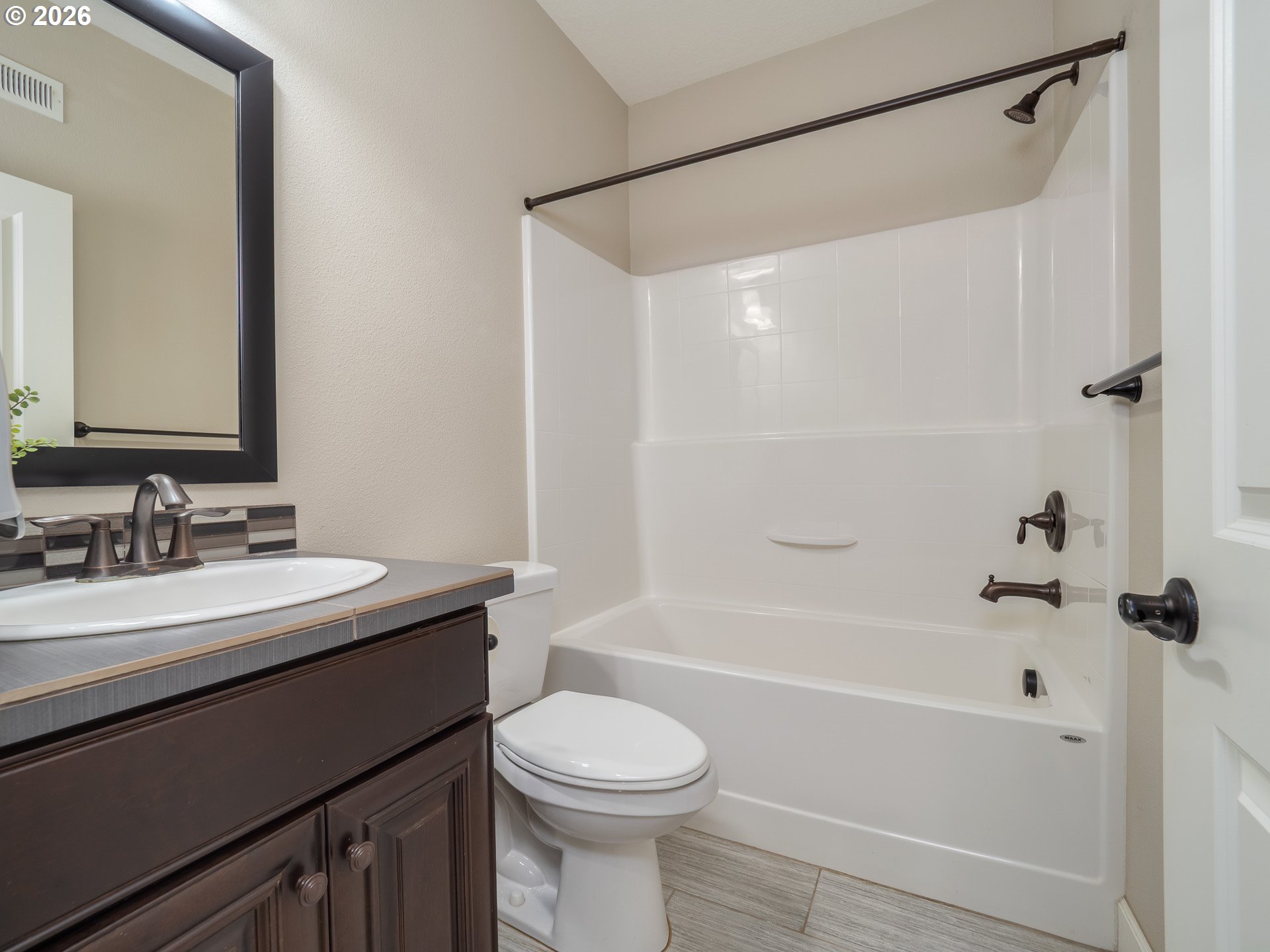 5818 NW BANNISTER DR