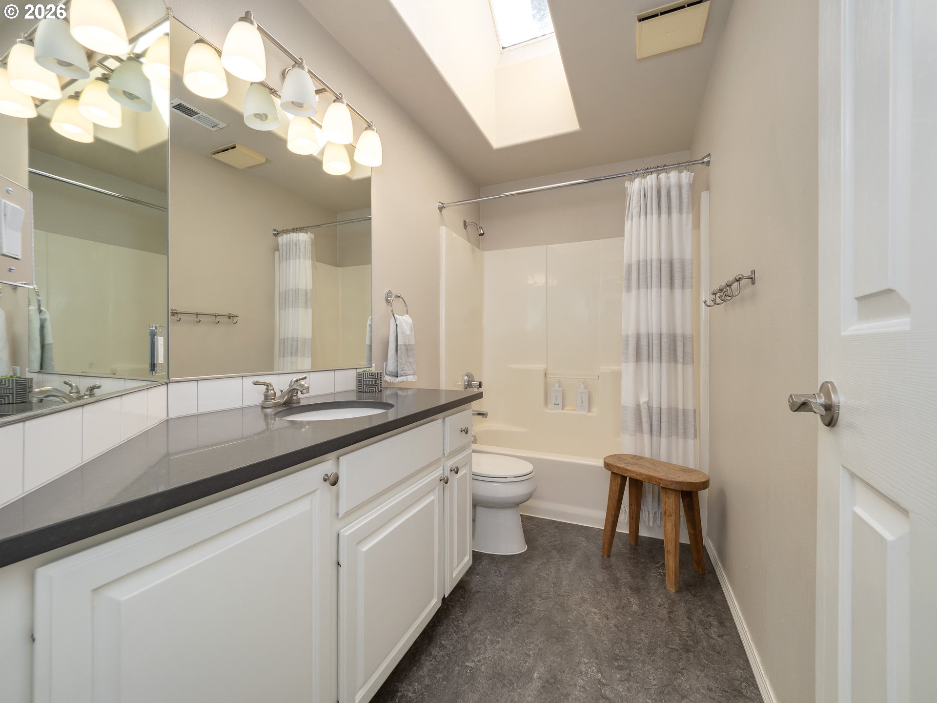 16572 SW TIMBERLAND DR