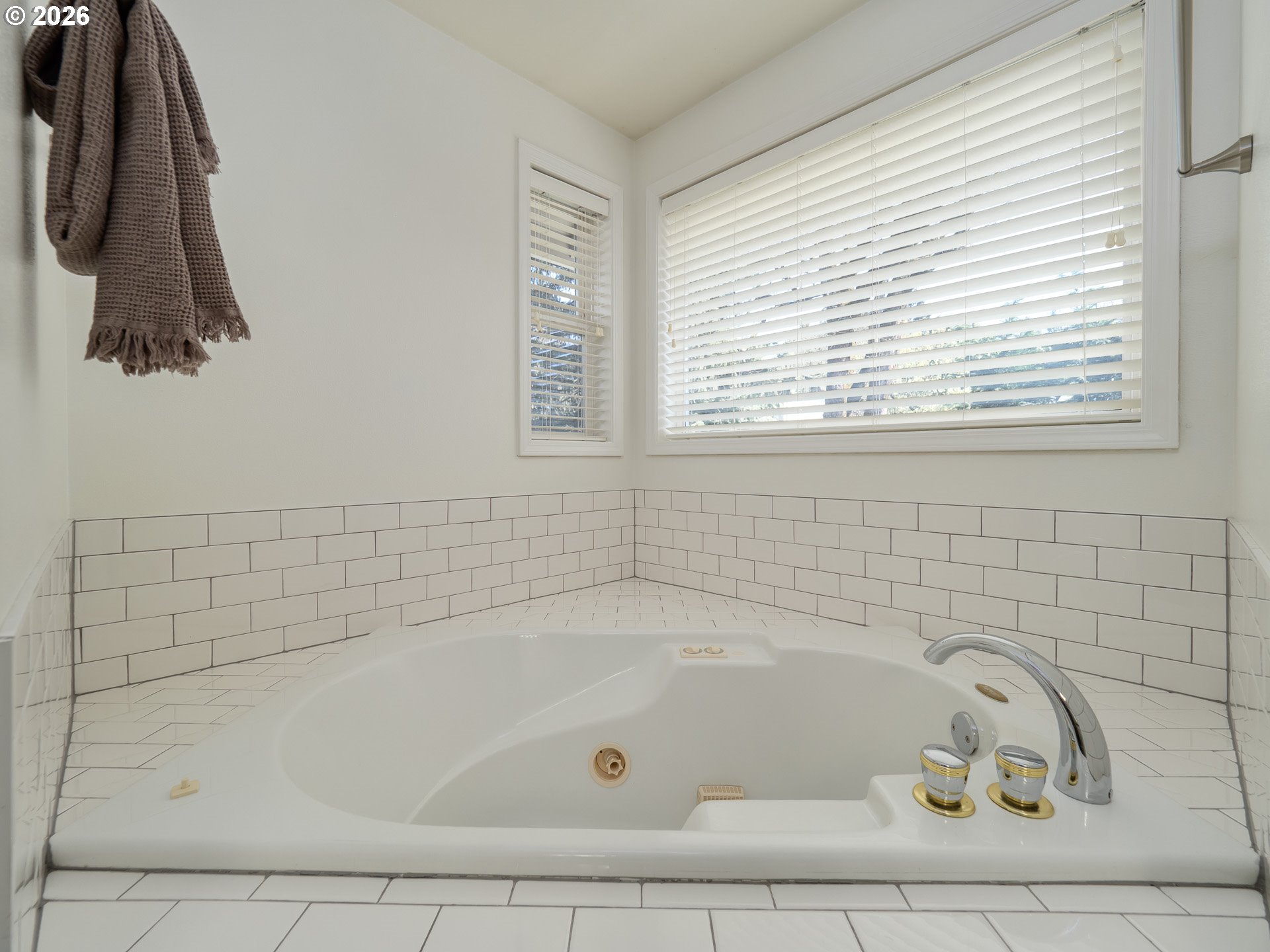 16572 SW TIMBERLAND DR