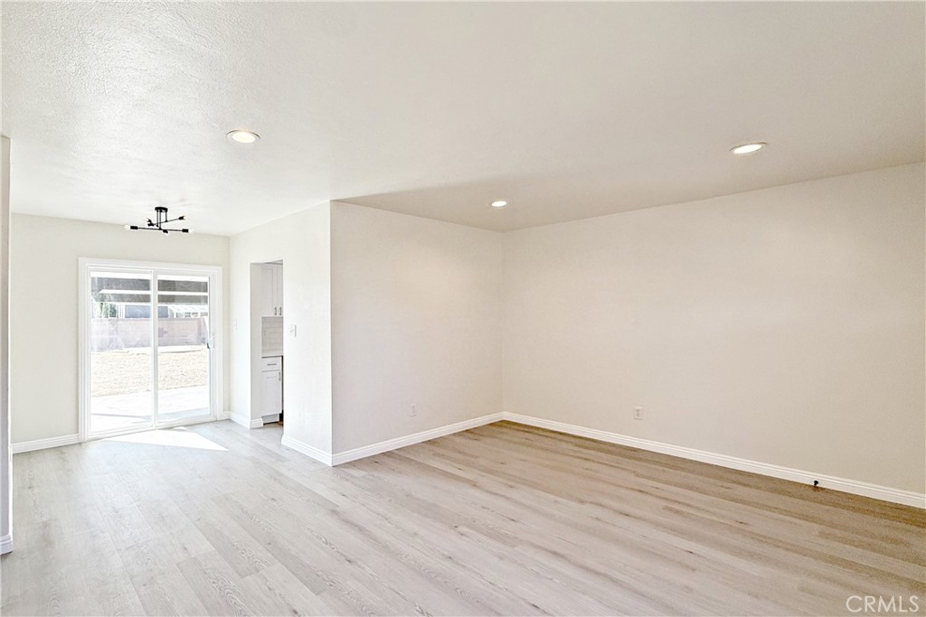 21823 S Embassy Avenue