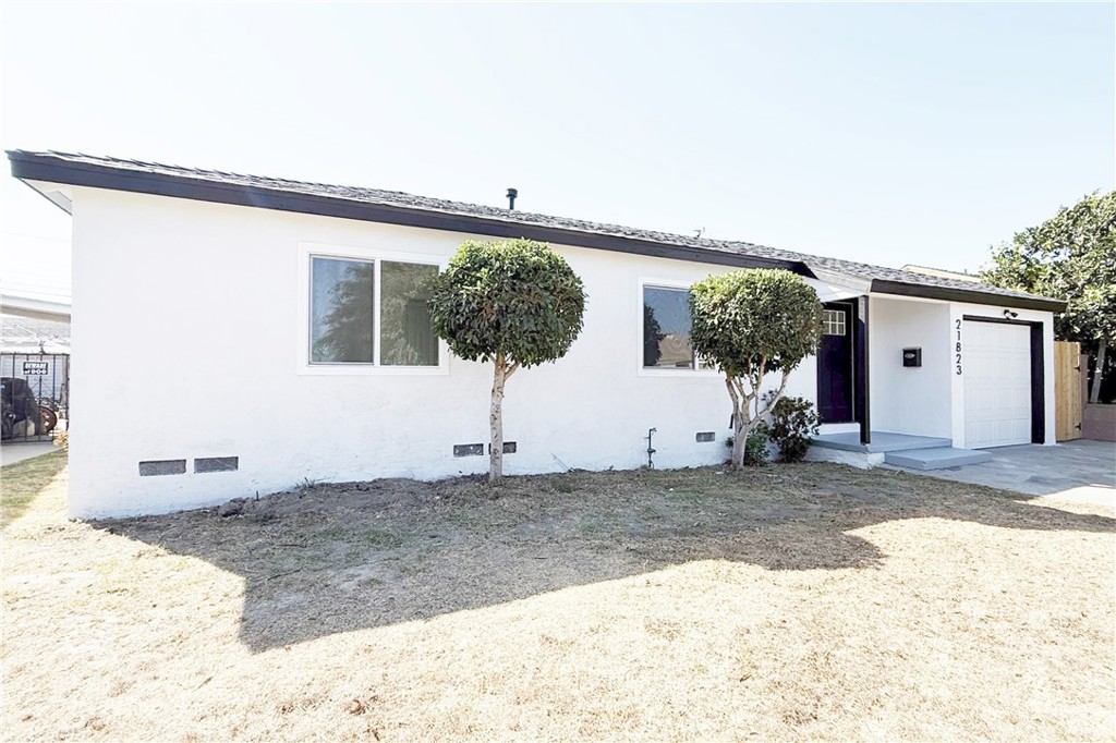 21823 S Embassy Avenue