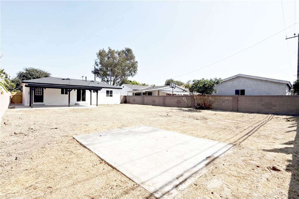 21823 S Embassy Avenue