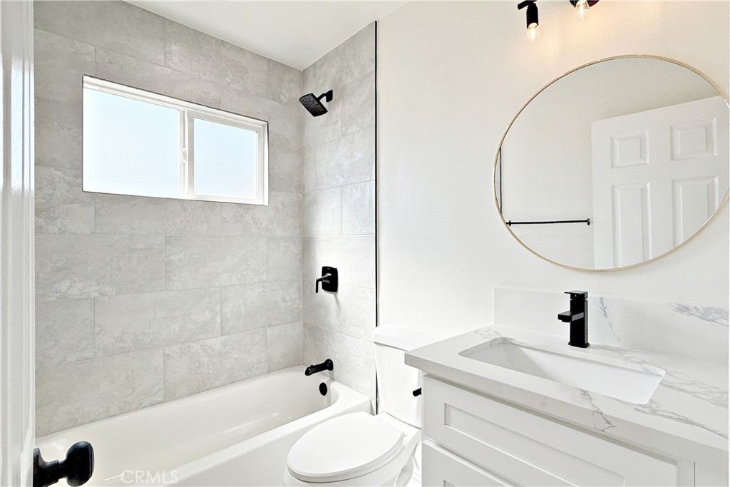 21823 S Embassy Avenue