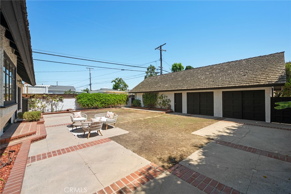 1122 Cranbrook Avenue