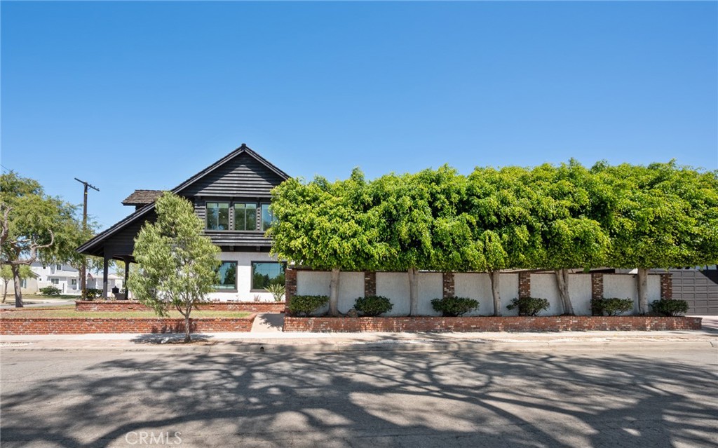 1122 Cranbrook Avenue