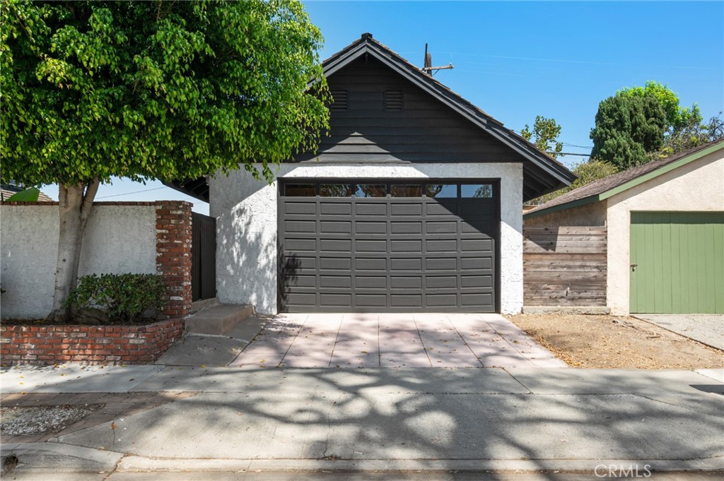 1122 Cranbrook Avenue