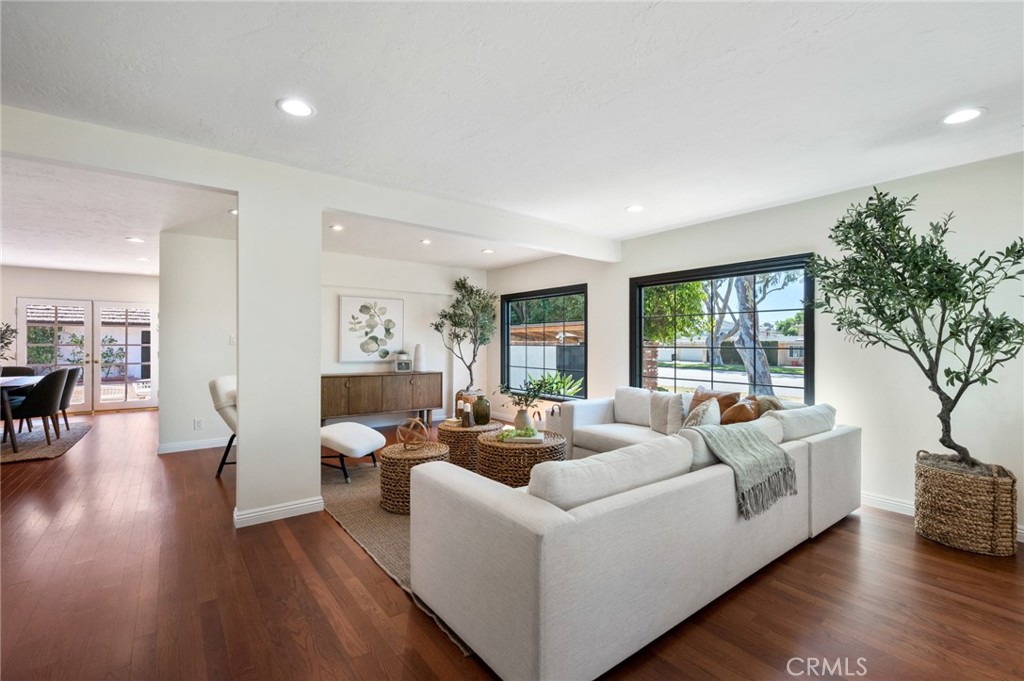 1122 Cranbrook Avenue